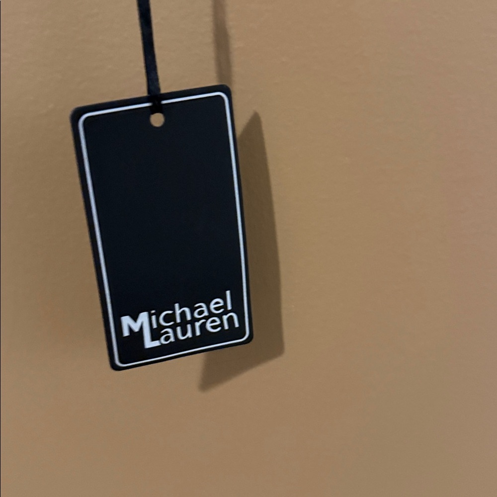Michael Lauren Gray Henley - Picture 5 of 7